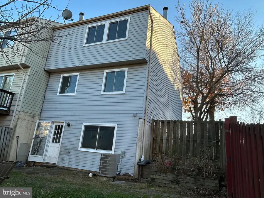 6363 Generals Ct, Centreville, VA 20121 - Image #3