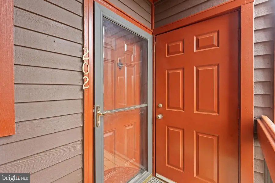 2806 Lee Oaks Pl #202, Falls Church, VA 22046 - Image #2