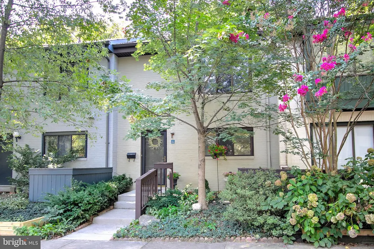 2046 Golf Course Dr, Reston, VA 20191 - #1