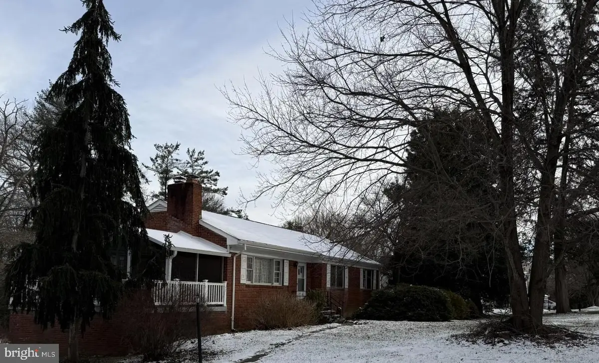 2807 Cedar Ln, Vienna, VA 22180 - Image #1