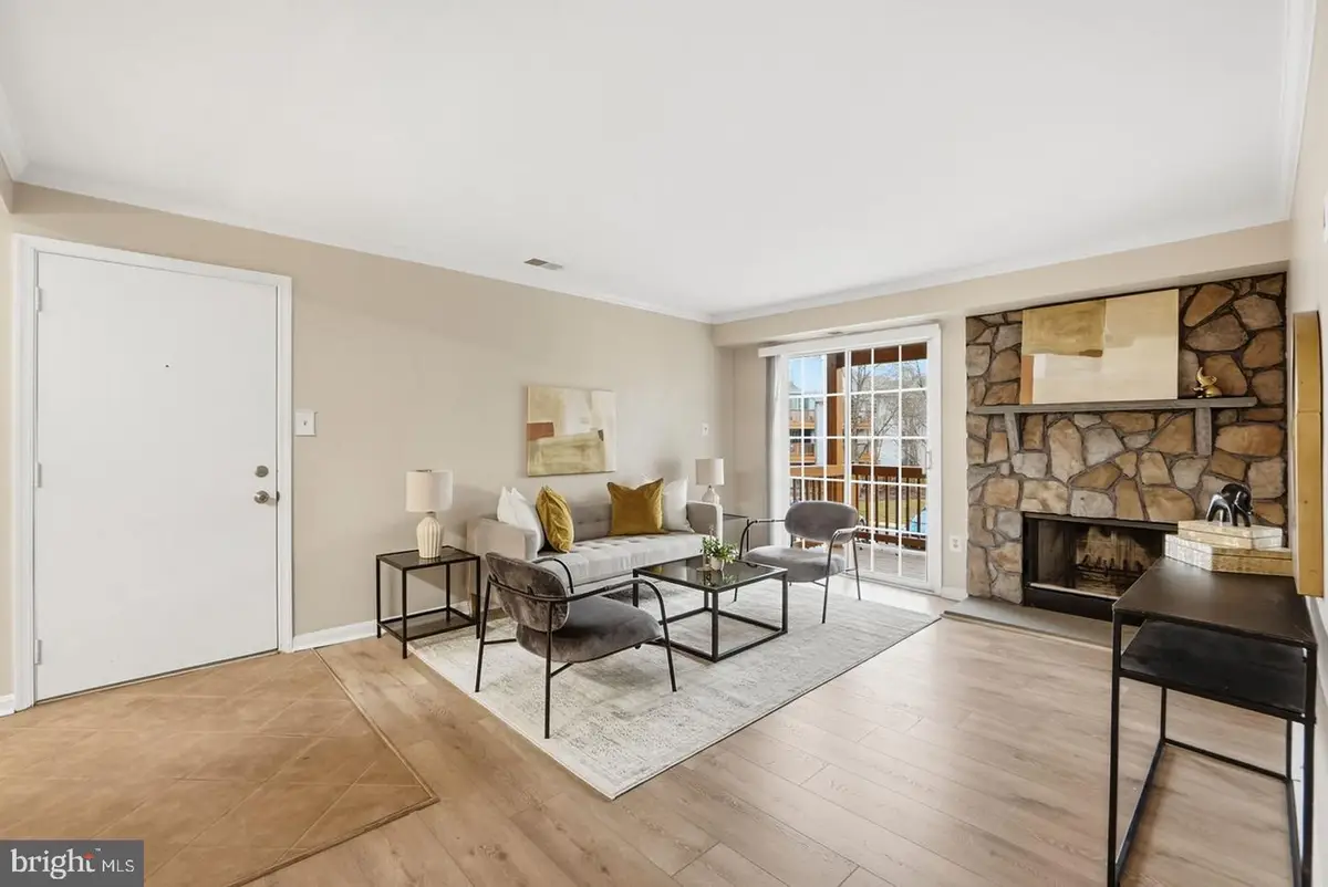 6917 Victoria Dr #e, Alexandria, VA 22310 - Image #1