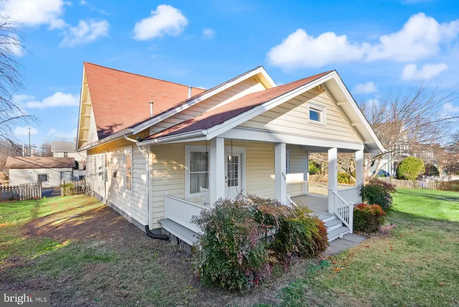 820 Locust St, Herndon, VA 20170 - Image #2