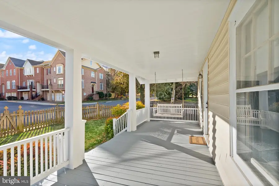 820 Locust St, Herndon, VA 20170 - Image #3
