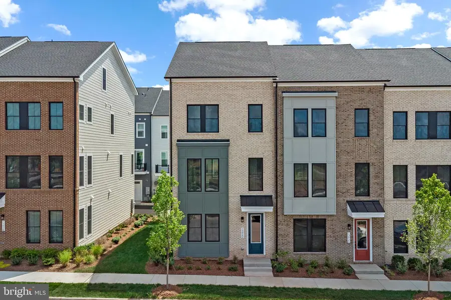 13922 Aviation Pl, Herndon, VA 20171 - Image #2
