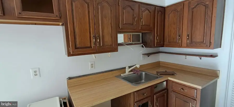 9217 Dorothy Ln, Springfield, VA 22153 - #3