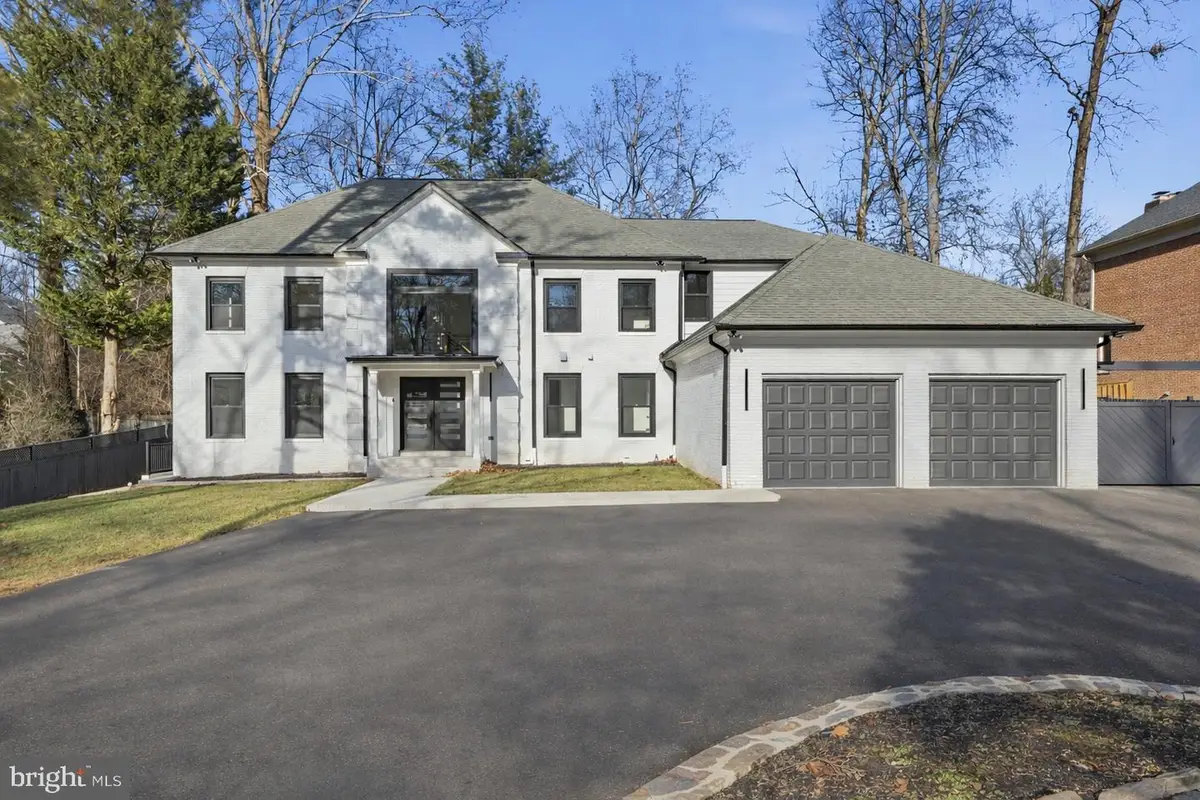 7332 Old Dominion Dr, McLean, VA 22101 - Image #1