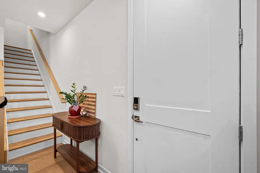 7470 Backett Wood Ter #301, McLean, VA 22102 - #3