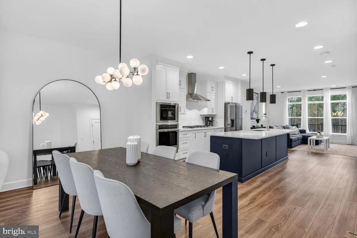 5241 Ridgeview Retreat Dr, Chantilly, VA 20151 - Image #1