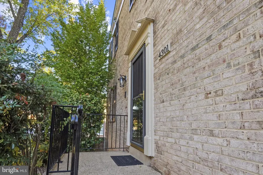 4301 Greenberry Ln, Annandale, VA 22003 - Image #3