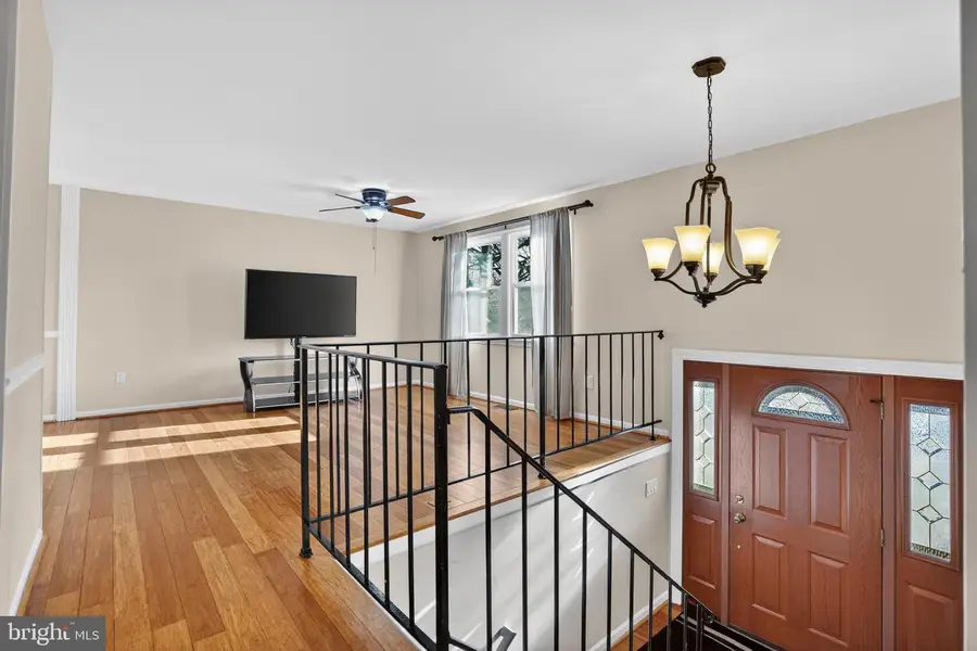 12608 Little Stones Ln, Herndon, VA 20170 - Image #2