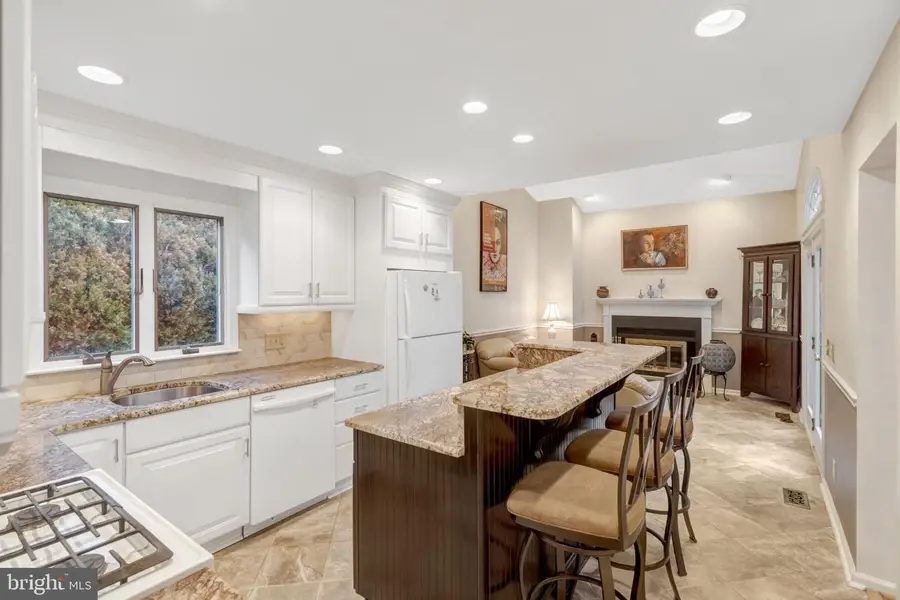 14404 Coachway Dr, Centreville, VA 20120 - #2