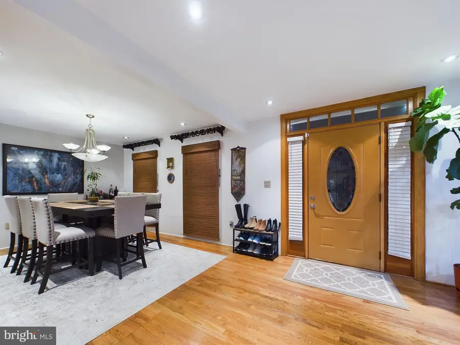 2906 Cedar Ln, Vienna, VA 22180 - Image #2