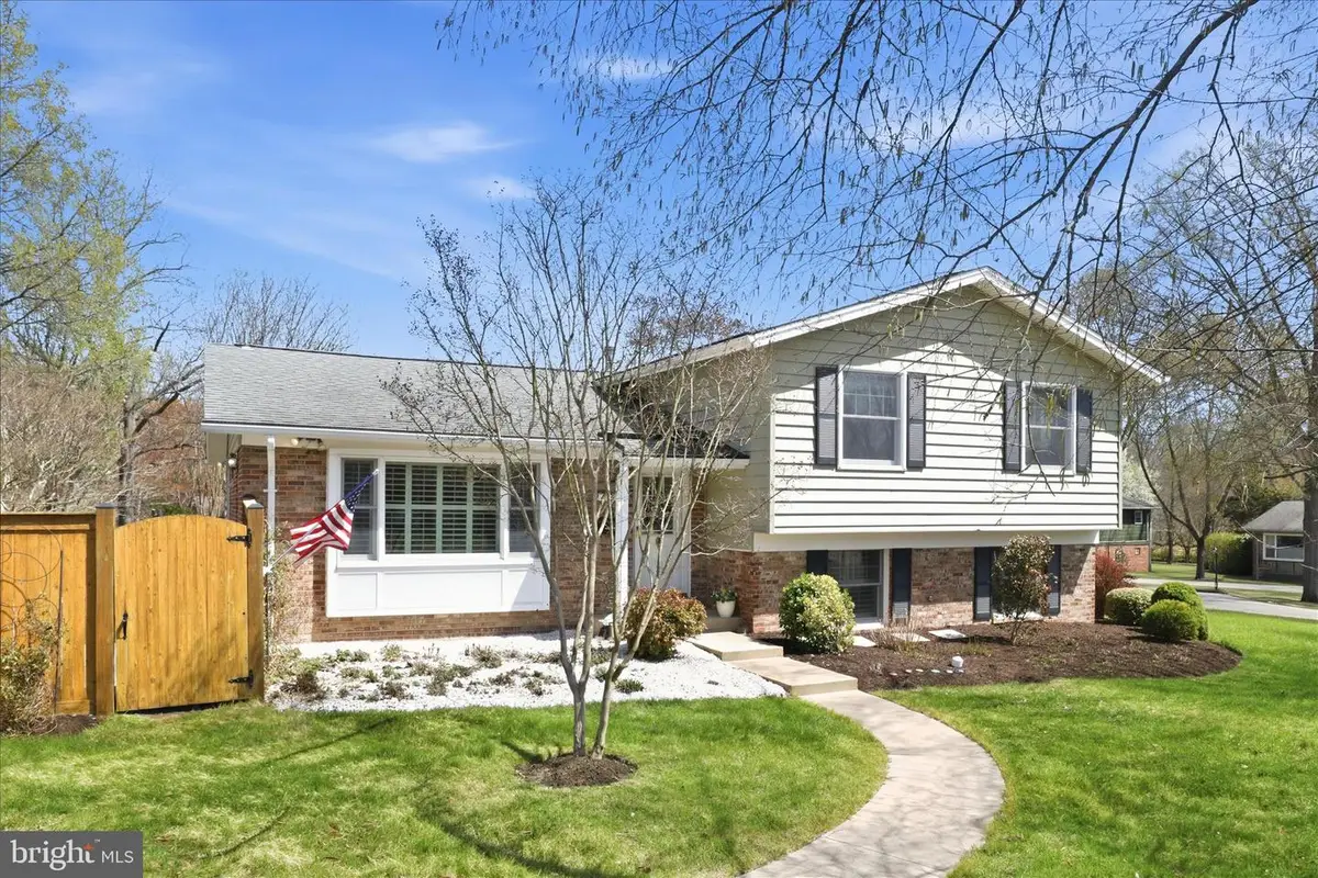 2407 Candlewood Dr, Alexandria, VA 22308 - #1