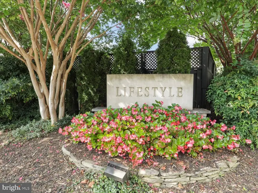 611 Center St #104, Herndon, VA 20170 - Image #2