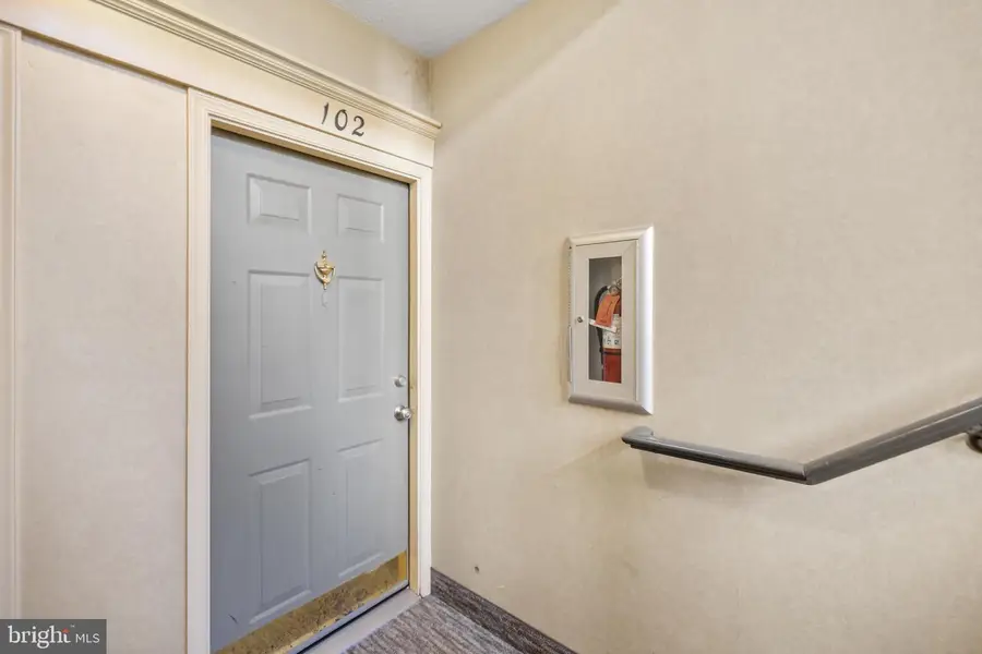 12101 Green Leaf Ct #102, Fairfax, VA 22033 - Image #3