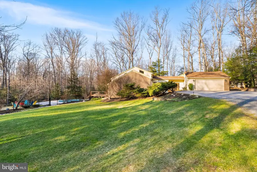 10912 Justin Knoll Rd, Oakton, VA 22124 - Image #2