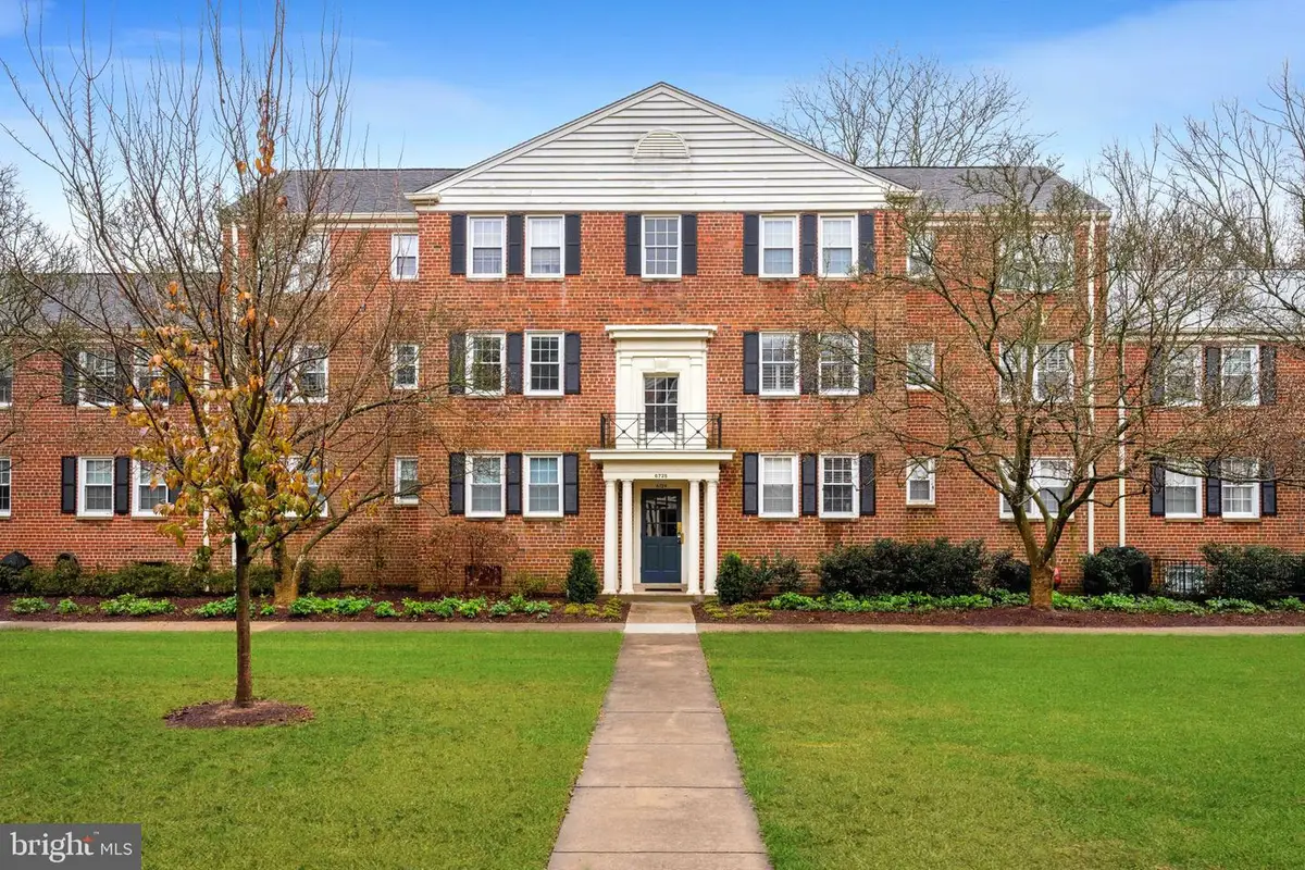 6725 W Wakefield Dr #b2, Alexandria, VA 22307 - Image #1