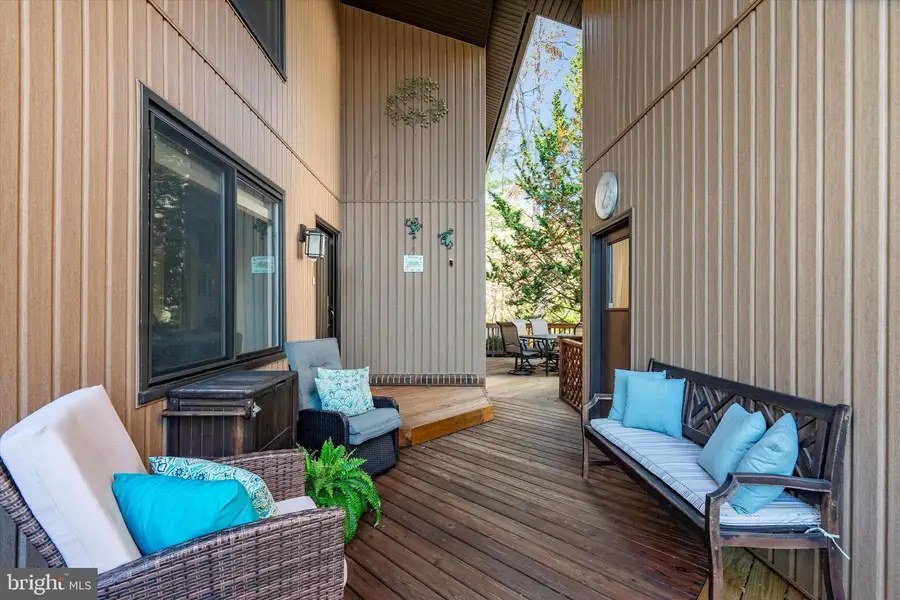 10518 Acacia Ln, Fairfax, VA 22032 - Image #2