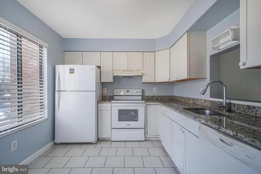 2104 Berger Pl, Herndon, VA 20170 - #3