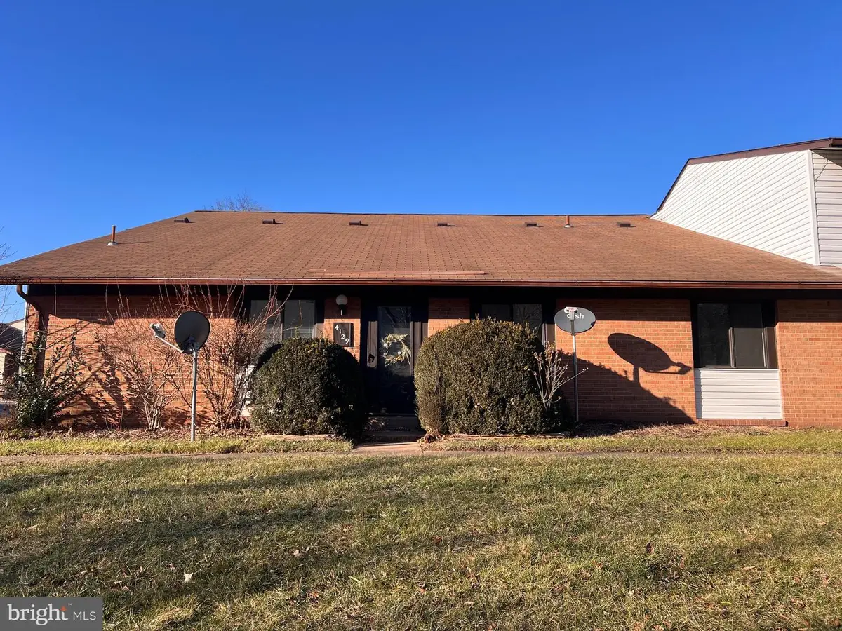 4129 Meadowland Ct, Chantilly, VA 20151 - Image #1