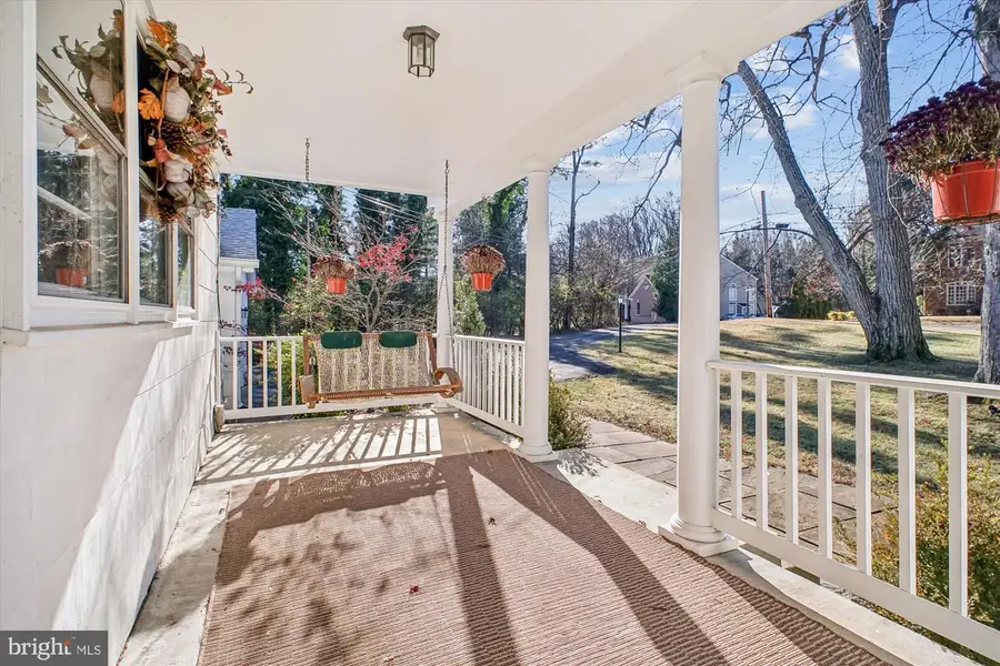 2627 Five Oaks Rd, Vienna, VA 22181 - Image #2