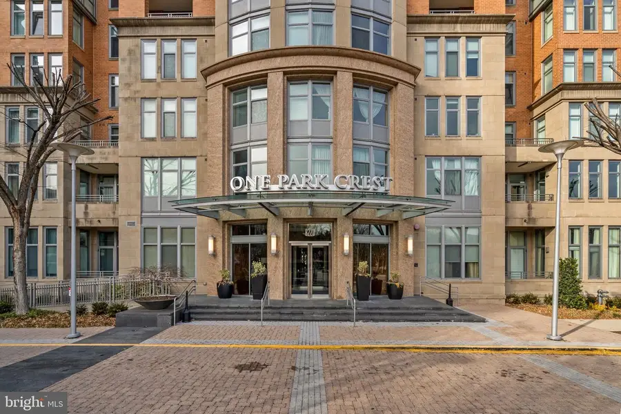 8220 Crestwood Heights Dr #203, McLean, VA 22102 - Image #2