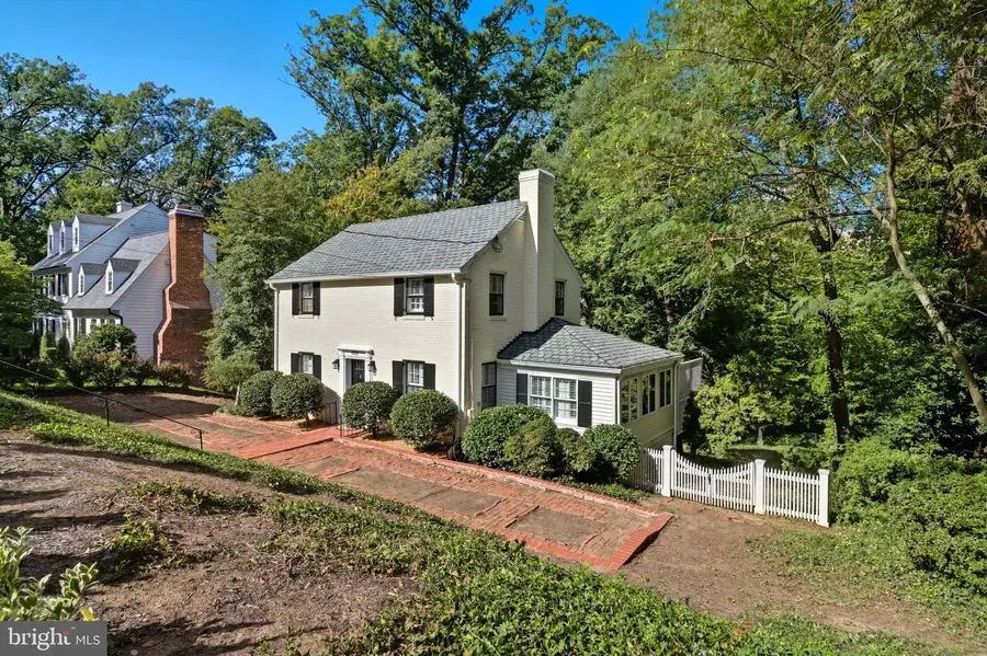 6032 Grove Dr, Alexandria, VA 22307 - Image #2