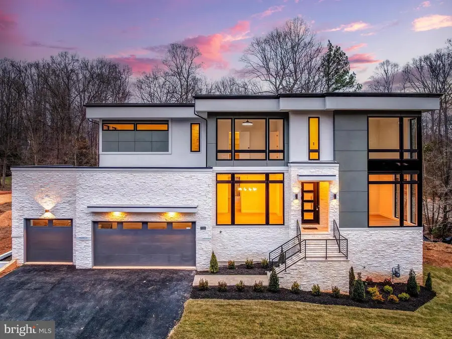 731 Ellsworth Ave, Great Falls, VA 22066 - Image #2