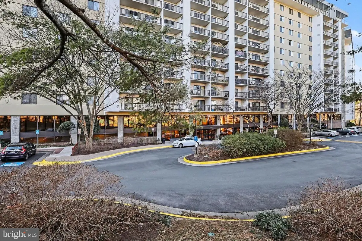 3800 Powell Ln #920, Falls Church, VA 22041 - Image #1