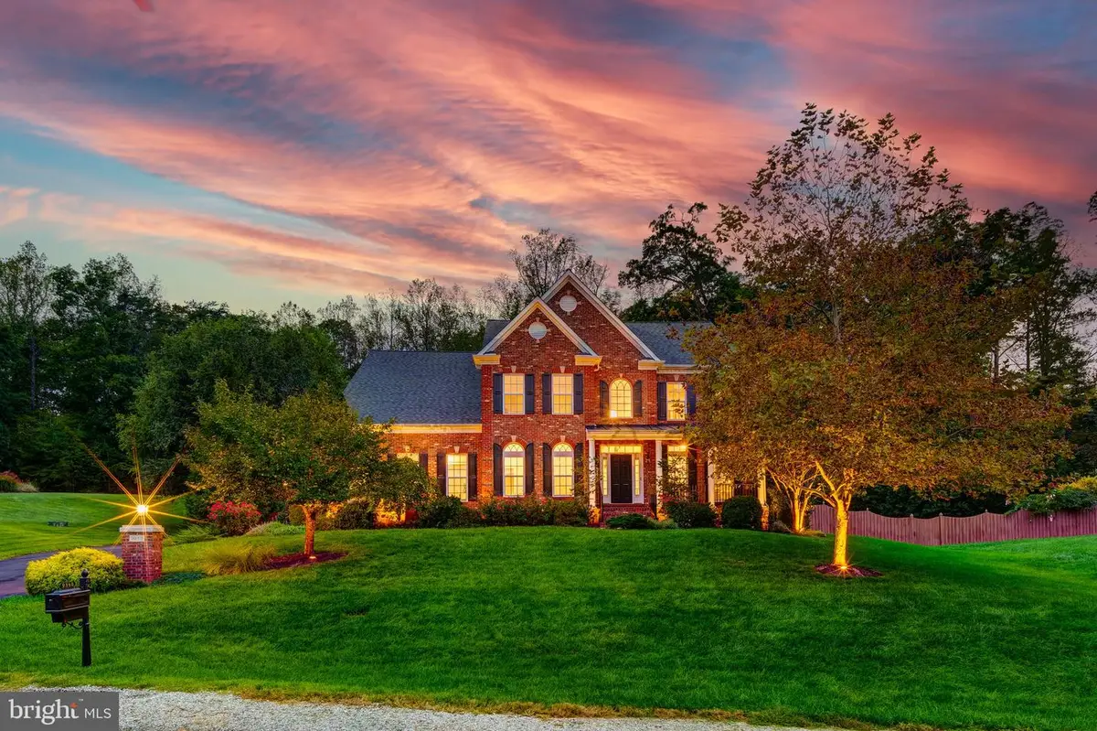 9348 Occoquan Overlook Dr, Lorton, VA 22079 - Image #1