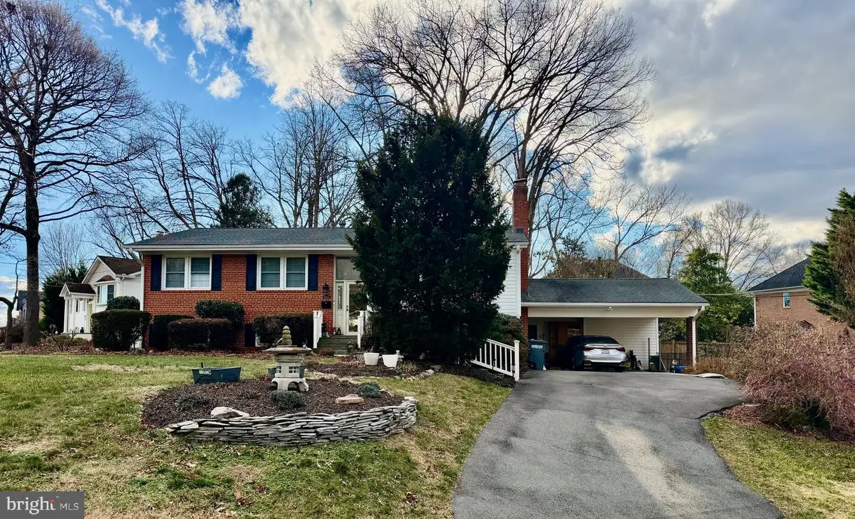 6535 Old Chesterbrook Rd, McLean, VA 22101 - Image #1