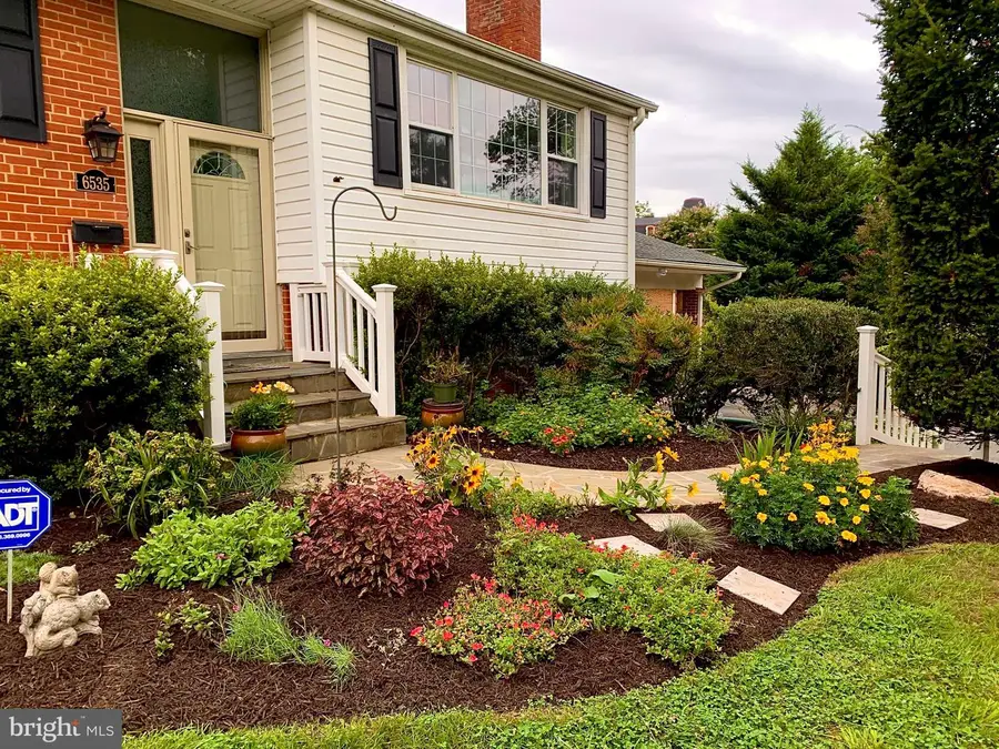 6535 Old Chesterbrook Rd, McLean, VA 22101 - Image #2