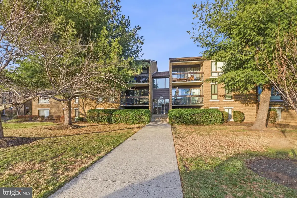 563 Florida Ave #202, Herndon, VA 20170 - Image #1