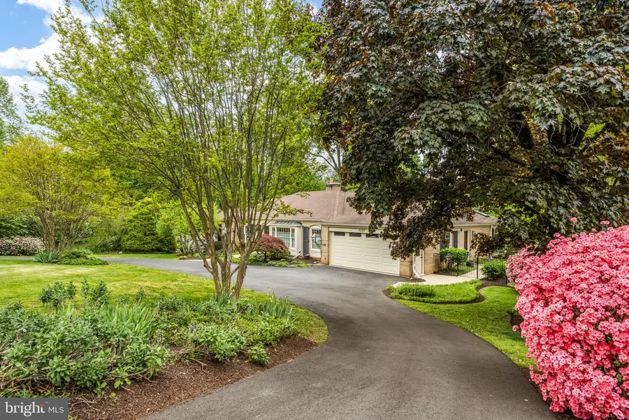 3227 Valley Ln, Falls Church, VA 22044 - #2