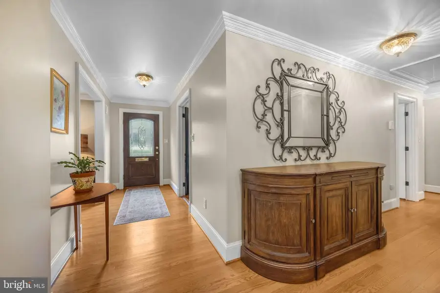 3227 Valley Ln, Falls Church, VA 22044 - #3