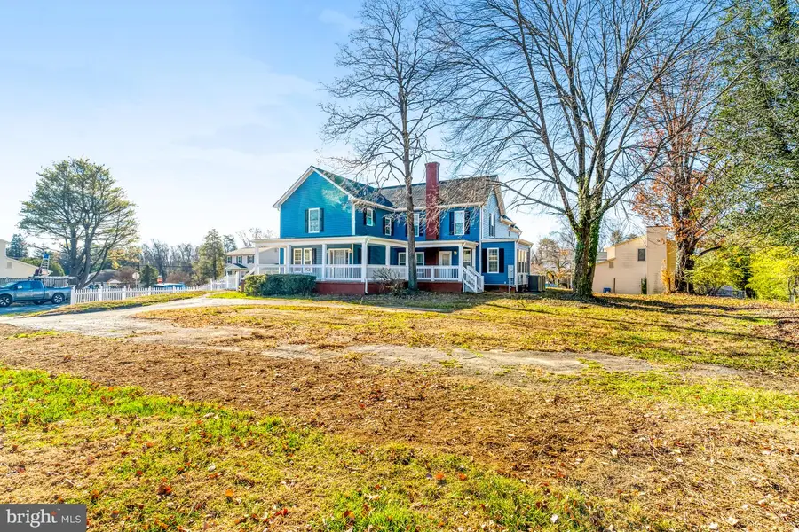 3010 Steven Martin Dr, Fairfax, VA 22031 - Image #2