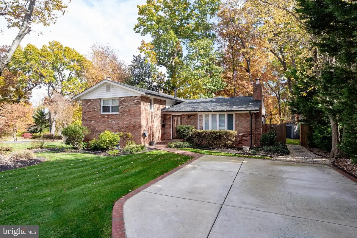 3809 Moss Dr, Annandale, VA 22003 - Image #1