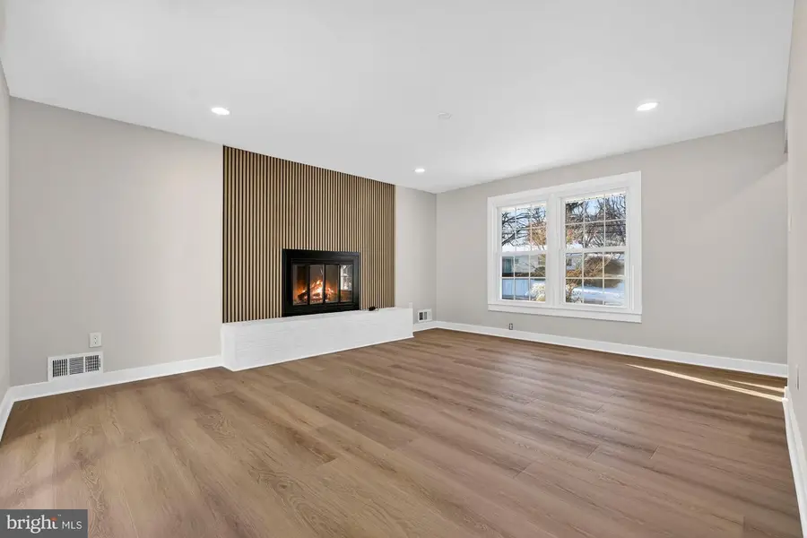 8612 Cottage St Sw, Vienna, VA 22180 - Image #3