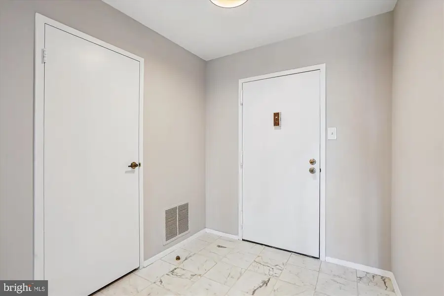 3031 Borge St #108, Oakton, VA 22124 - Image #2