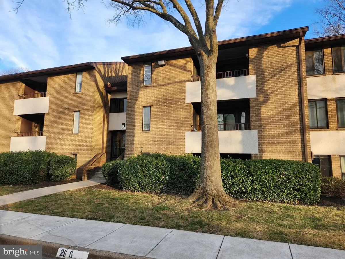 521 Florida Ave #102, Herndon, VA 20170 - Image #1