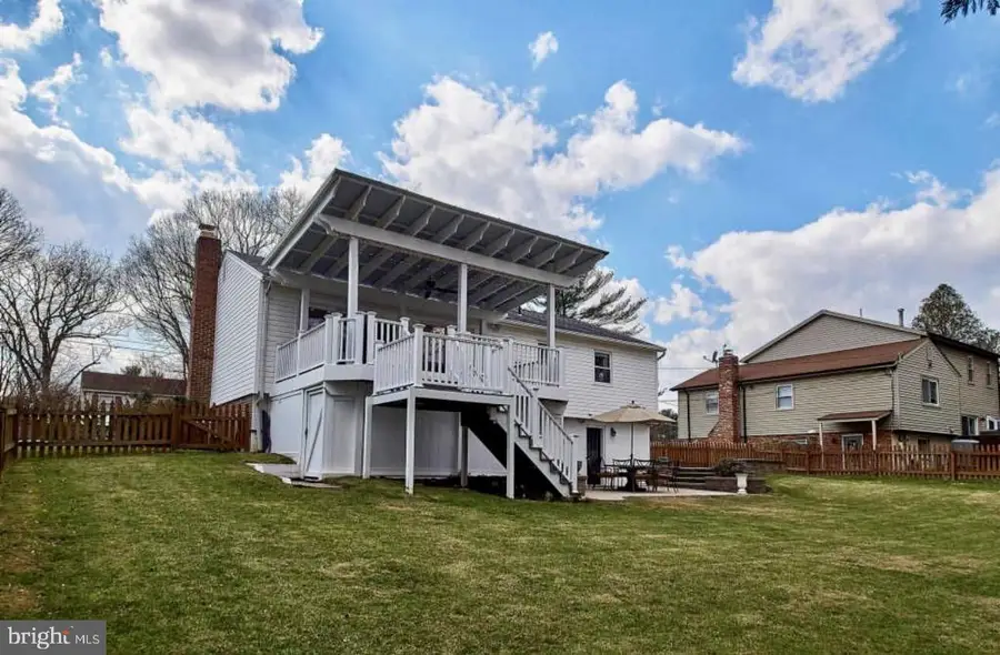 307 Valeview Ct Nw, Vienna, VA 22180 - Image #2