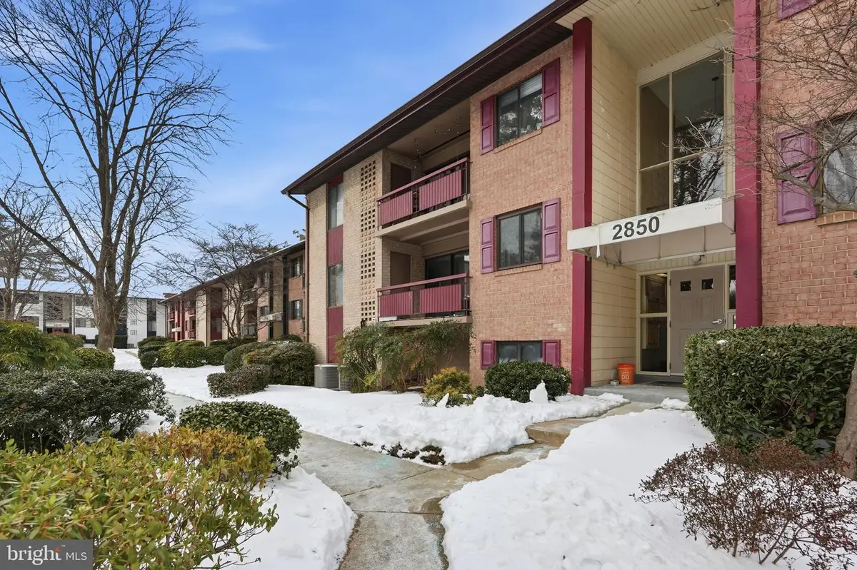 2850 Dover Ln #201, Falls Church, VA 22042 - Image #1