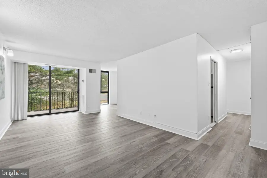 2311 Pimmit Dr #105, Falls Church, VA 22043 - #3