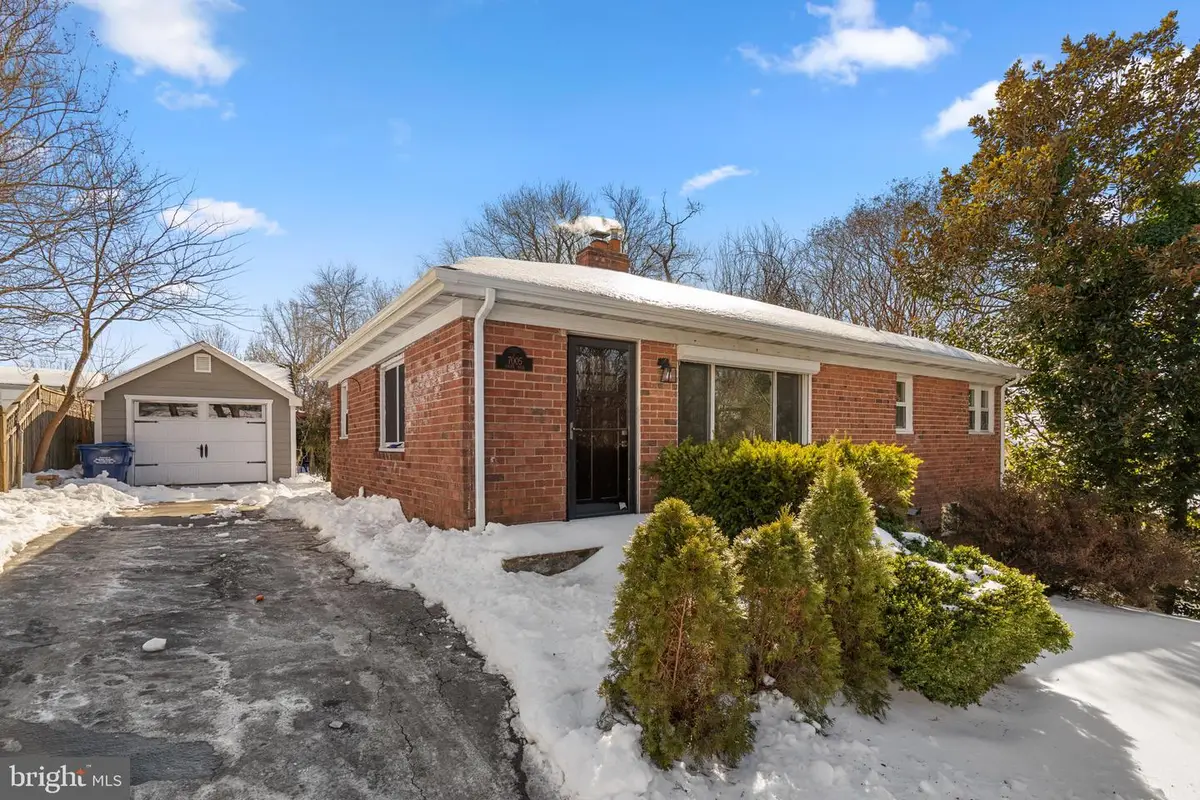 7005 Grove Rd, Alexandria, VA 22306 - #1