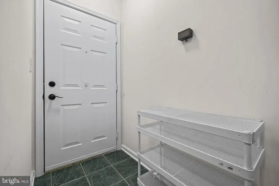 11338 Westbrook Mill Ln #303, Fairfax, VA 22030 - Image #2