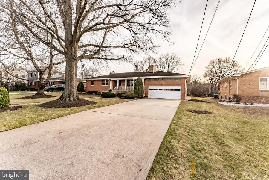 2201 Rollins Dr, Alexandria, VA 22307 - Image #3