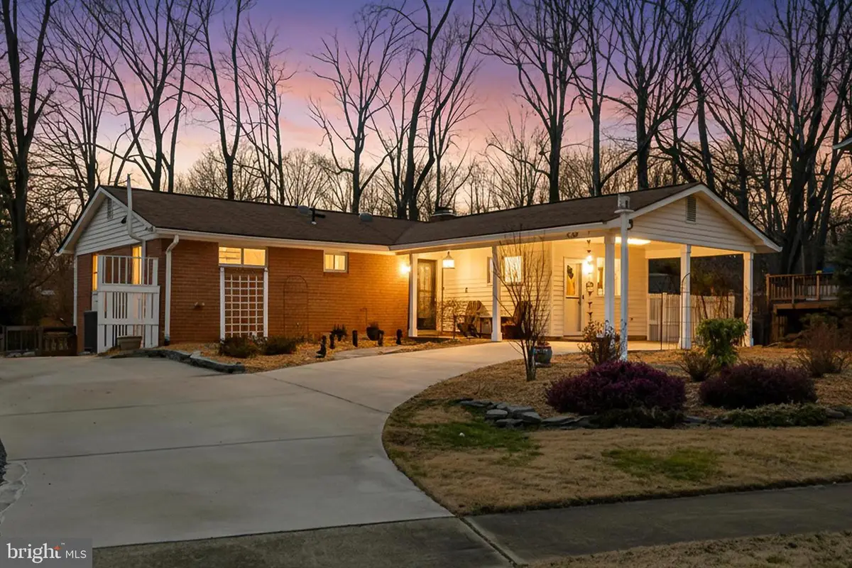 10016 Raeburn Ct, Fairfax, VA 22032 - Image #1