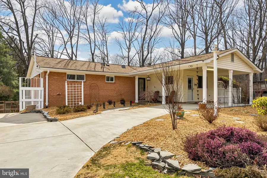 10016 Raeburn Ct, Fairfax, VA 22032 - Image #3