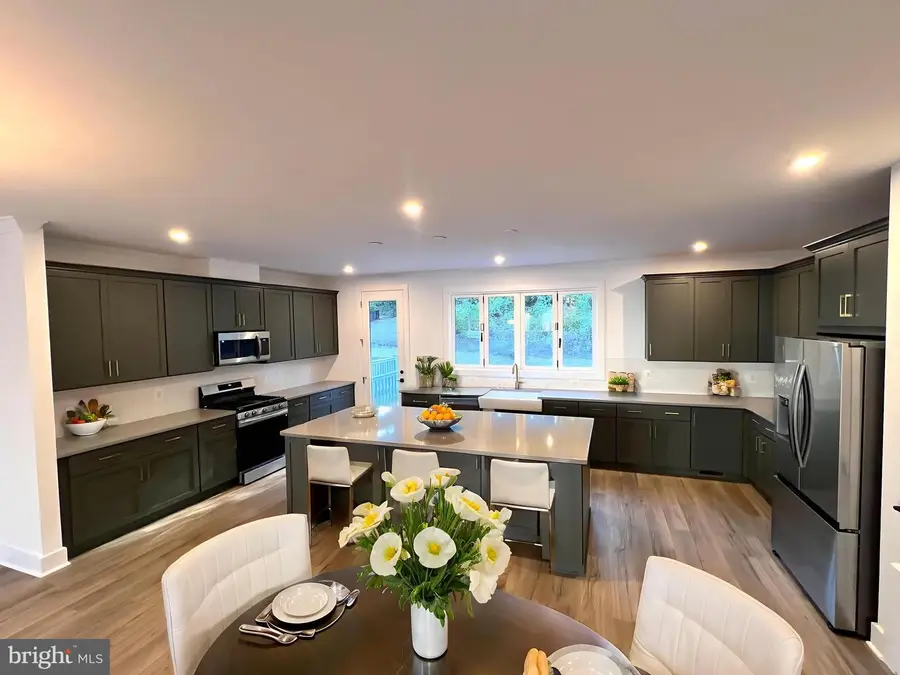 9404 Dandelion Dr, Lorton, VA 22079 - Image #2