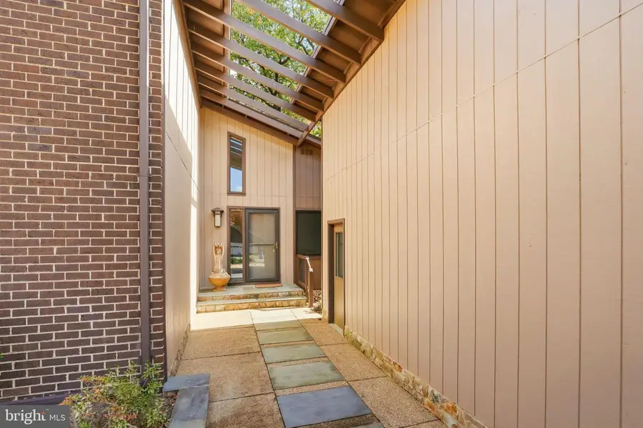 5207 Capon Hill Pl, Burke, VA 22015 - #3